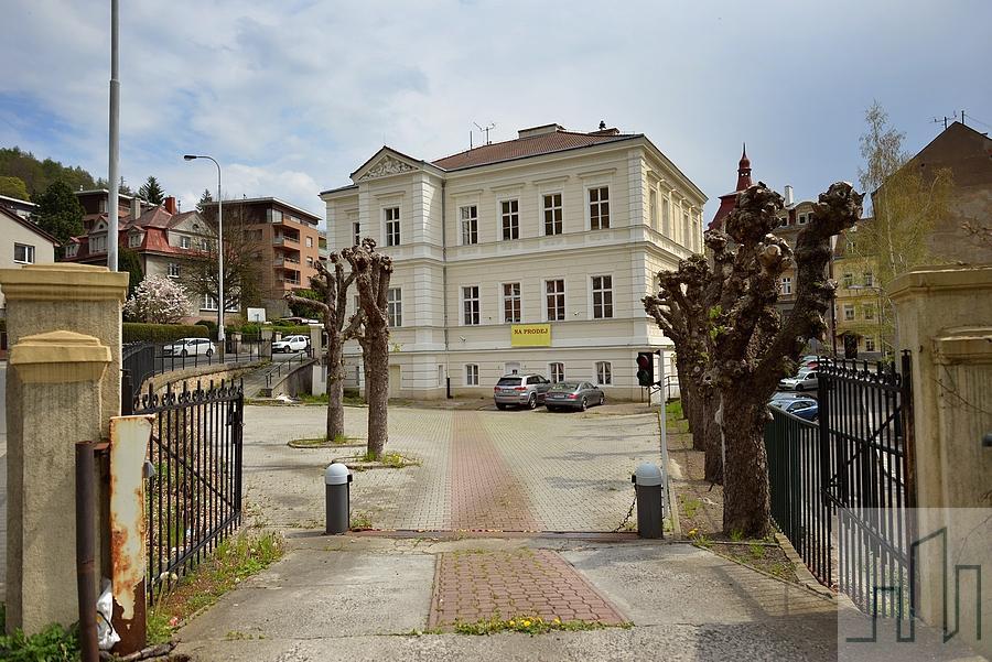 Prodej neorenesanční vily nad lázeňskou zónou Karlových Varů, obrázek č. 2