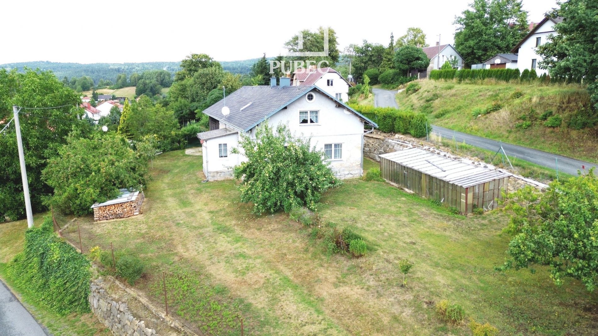 Stylový rodinný dům na krásném místě v obci Hošťka - cca. 6 km od Rozvadova, obrázek č. 1