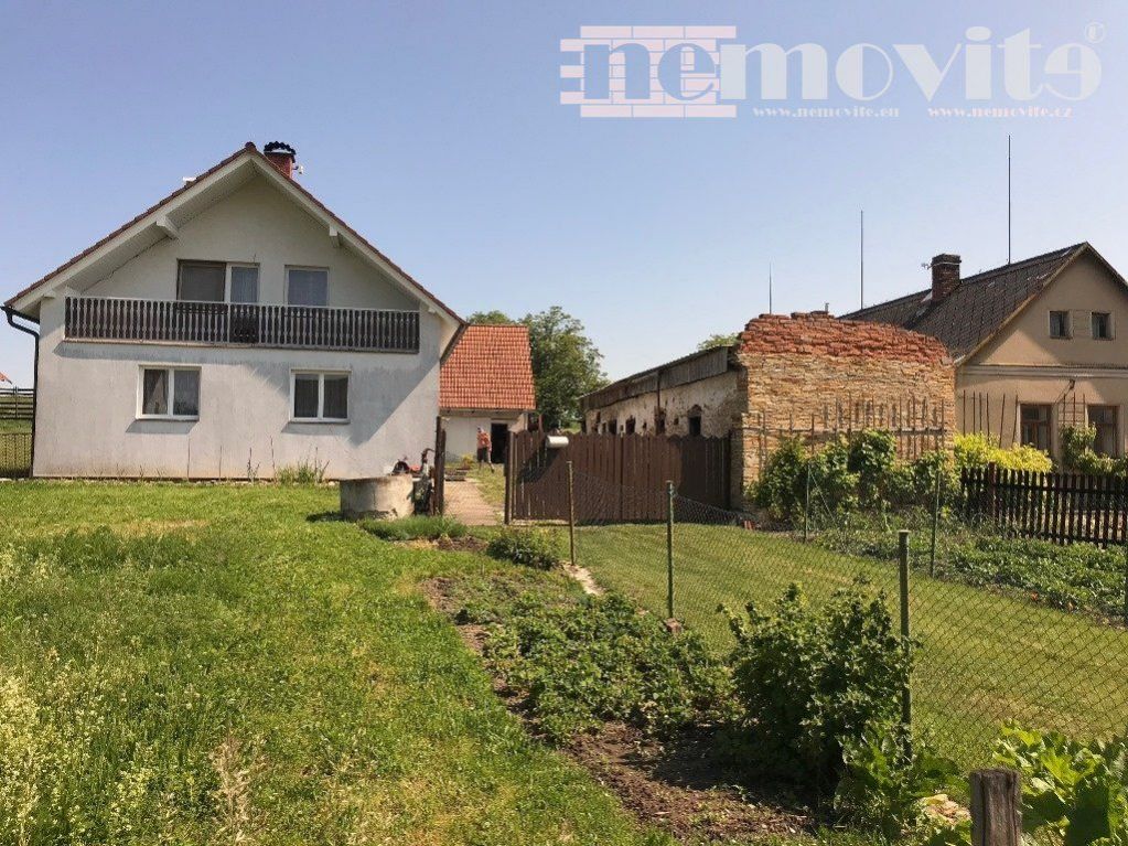 Exkluzivně nabízíme prodej rodinného domu vhodné k využití jako rodinné sídlo v obci Černilov u Hrad