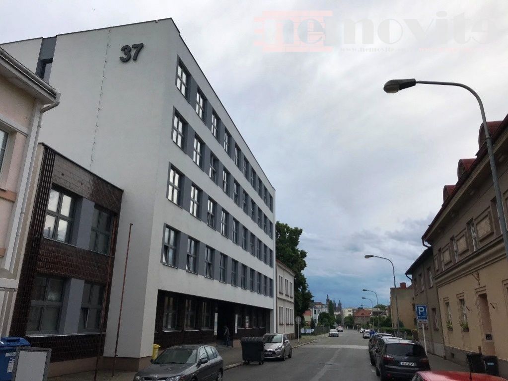Pronájem , nadstardantních nebytových prostor 40 m2 - Hradec Králové - Pražské Předměstí