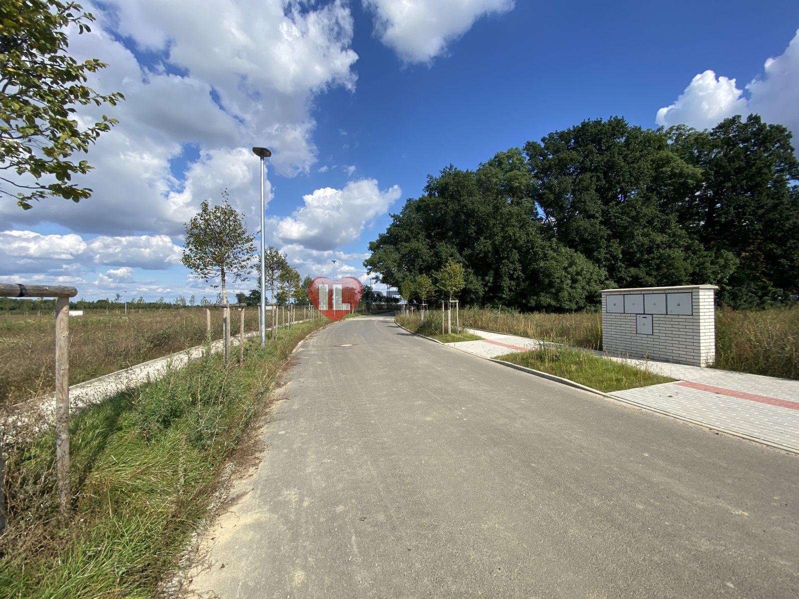 Prodej pozemek 964 m2, Vysoký Újezd okres Beroun, veškeré sítě u pozemku, obrázek č. 2