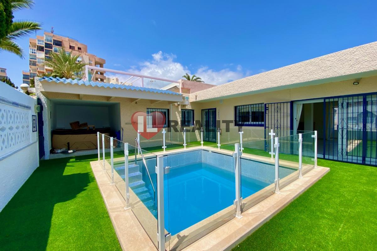 Prodej vila 5+kk, 180M2, Torrevieja, vlastní bazén, pláž La Mata 