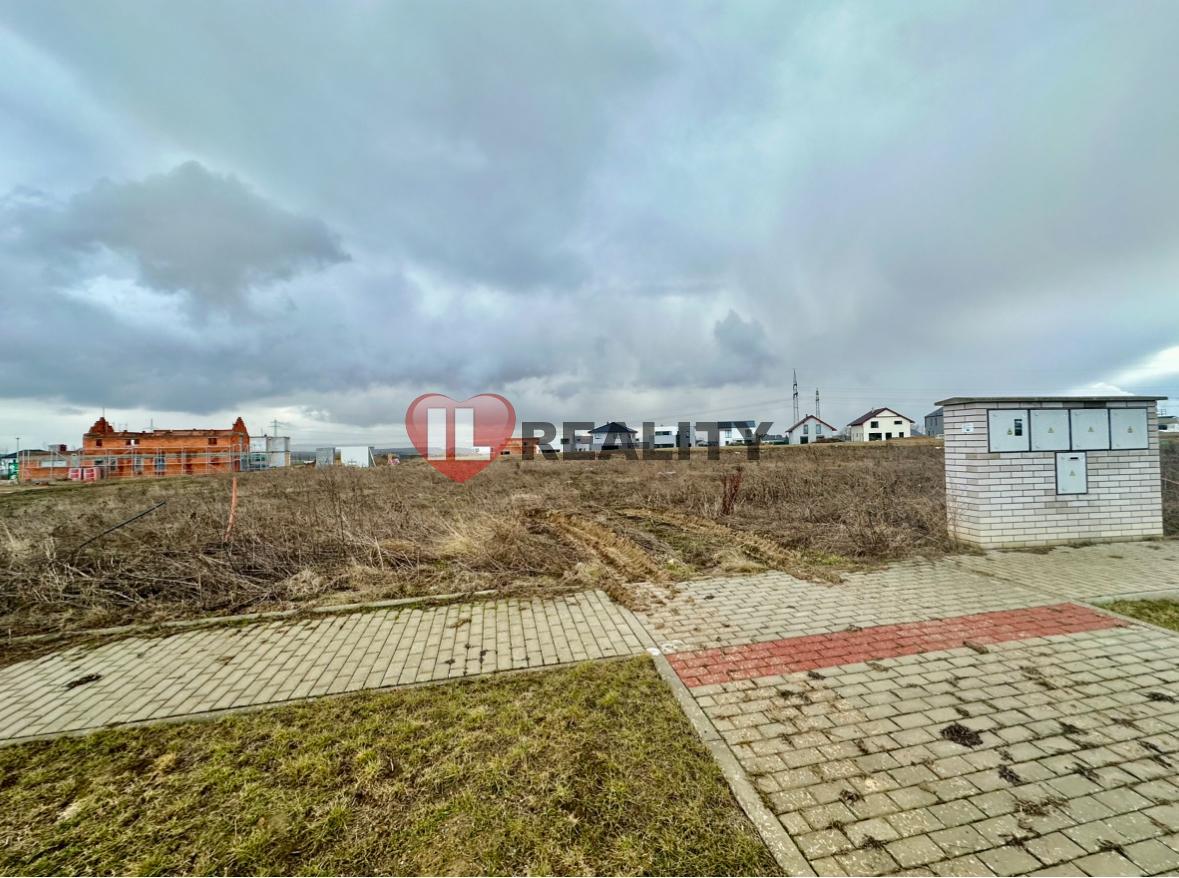 Prodej pozemek 842 m2, Vysoký Újezd okres Beroun, veškeré sítě u pozemku, klidné místo 