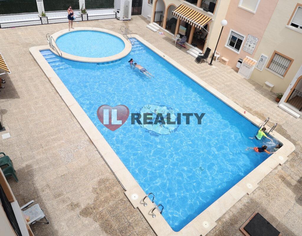 Prodej apartmán se střešní terasou s bazénem Torrevieja 