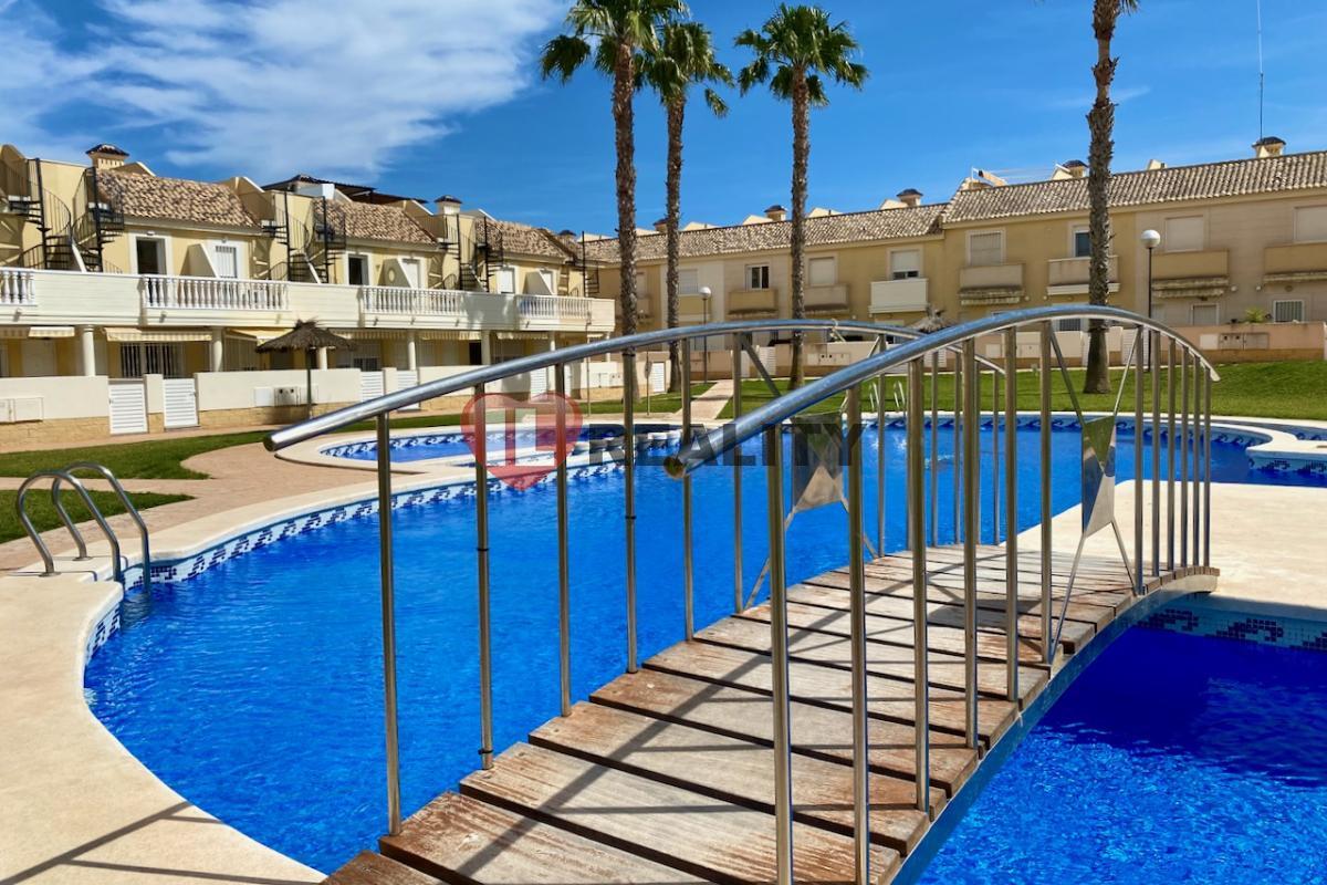Prodej apartmán 3+kk, bazén Lomas de Cabo Roig, Orihuela Costa Španělsko