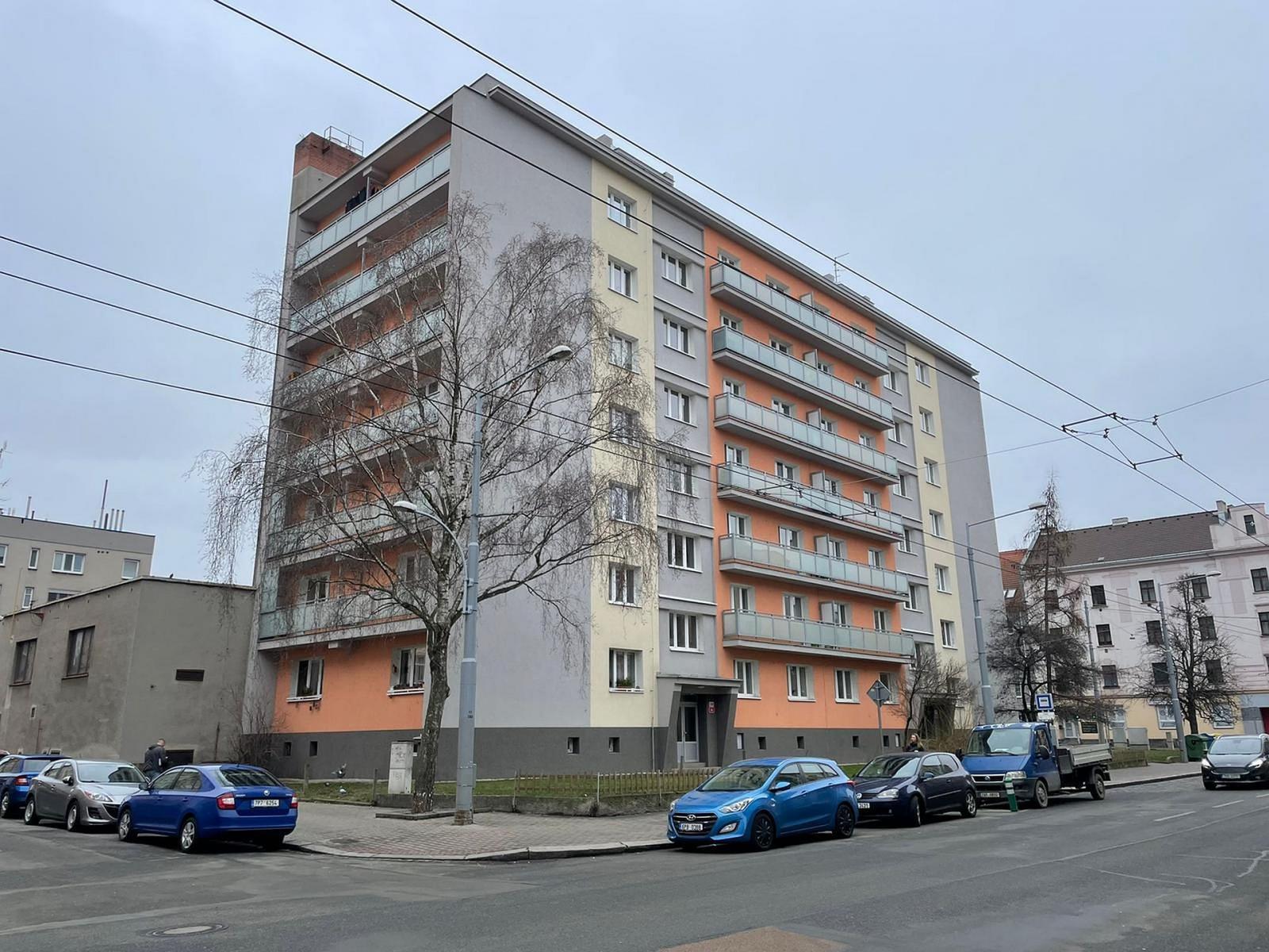 Prodej cihlového bytu 3+1 se dvěma balkony v Plzni na Slovanech, obrázek č. 1
