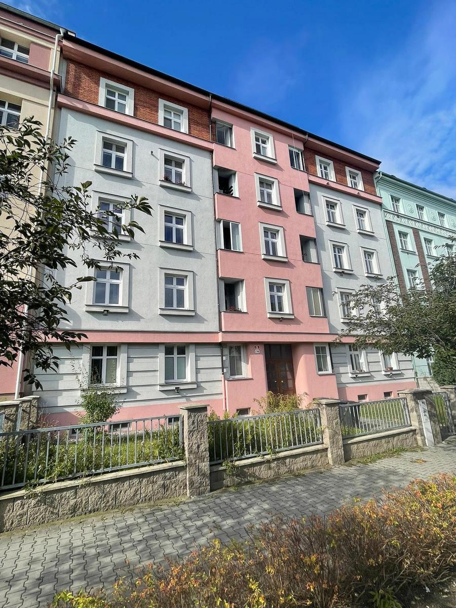 Prodej cihlového  bytu 2+1 s balkonem v Plzni na Borech