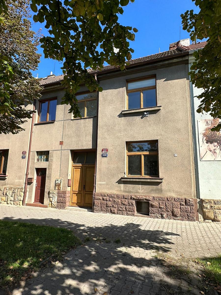 Prodej řadového rodinného domu v Plzni na Slovanech, obrázek č. 1
