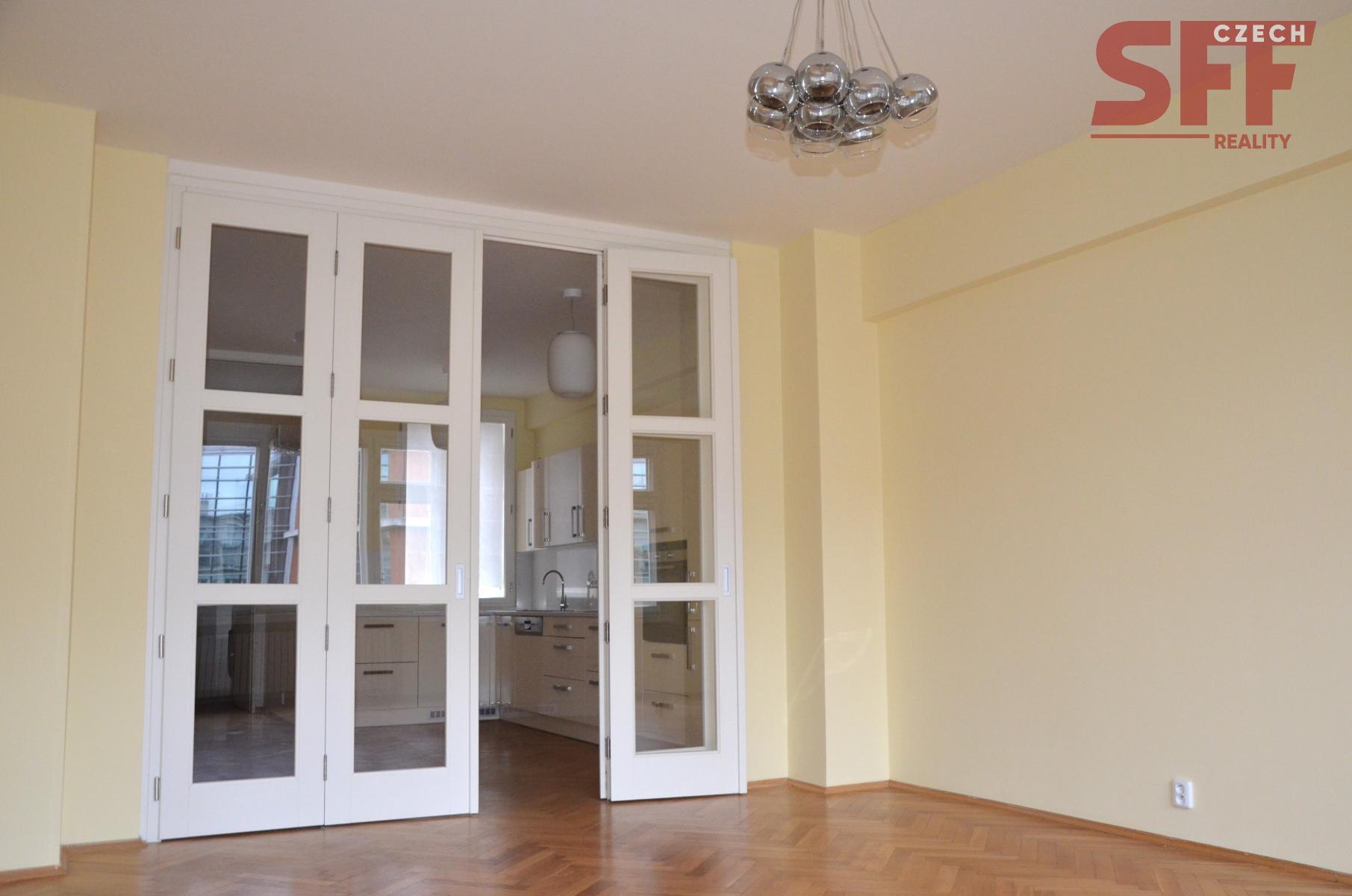 Velký světlý byt 3+1 s dvěma balkóny k pronájmu Praha 5 - Smíchov u metra Anděl