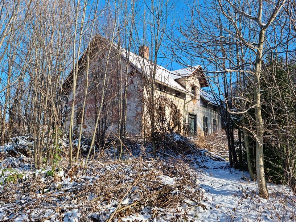 Prodej rodinného domu se stavebními pozemky v obci Velké Kunětice