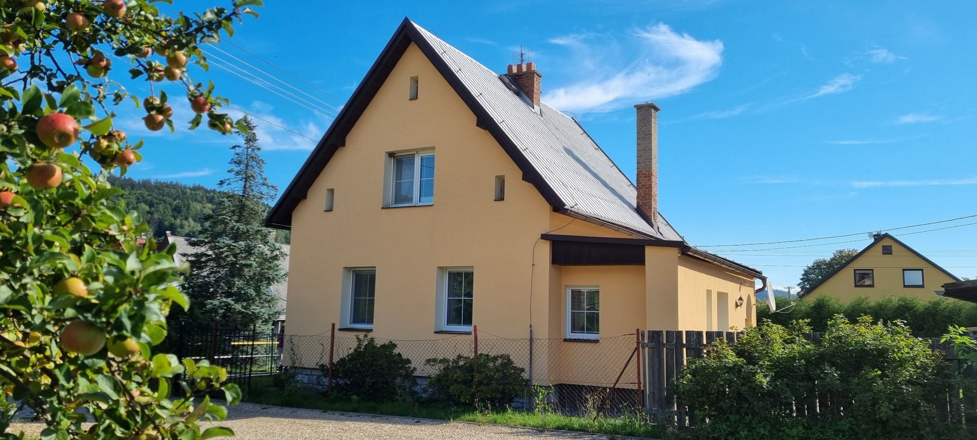 Prodej opravdu krásného rodinného domu 5+1 v obci Lipová lázně, obrázek č. 1