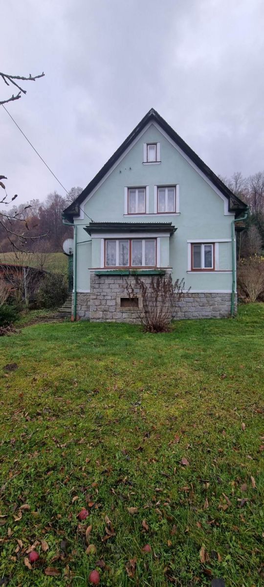 Prodej rod. domu 3+1 na polosamotě s velkým pozemkem  a vlastním lesem (11 142 m2) v obci Tomíkovice, obrázek č. 3