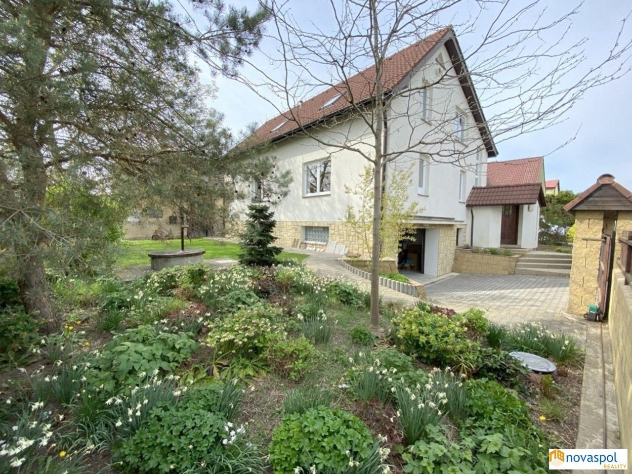 Dům 6+kk po rekonstrukci, 180m2 + 90m2 suterén, Libeň u Dolních Břežan, obrázek č. 1