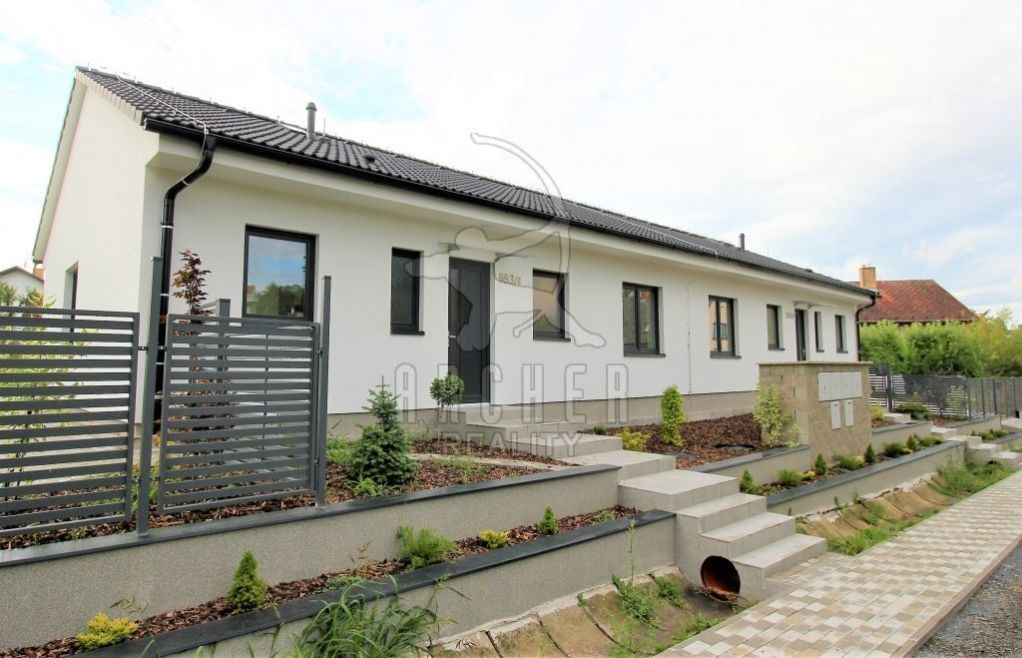 Prodej RD/T, 216,46 m2, dva byty 4+kk, pozemek 802 m2, Škvorec (okres Praha-východ), obrázek č. 1