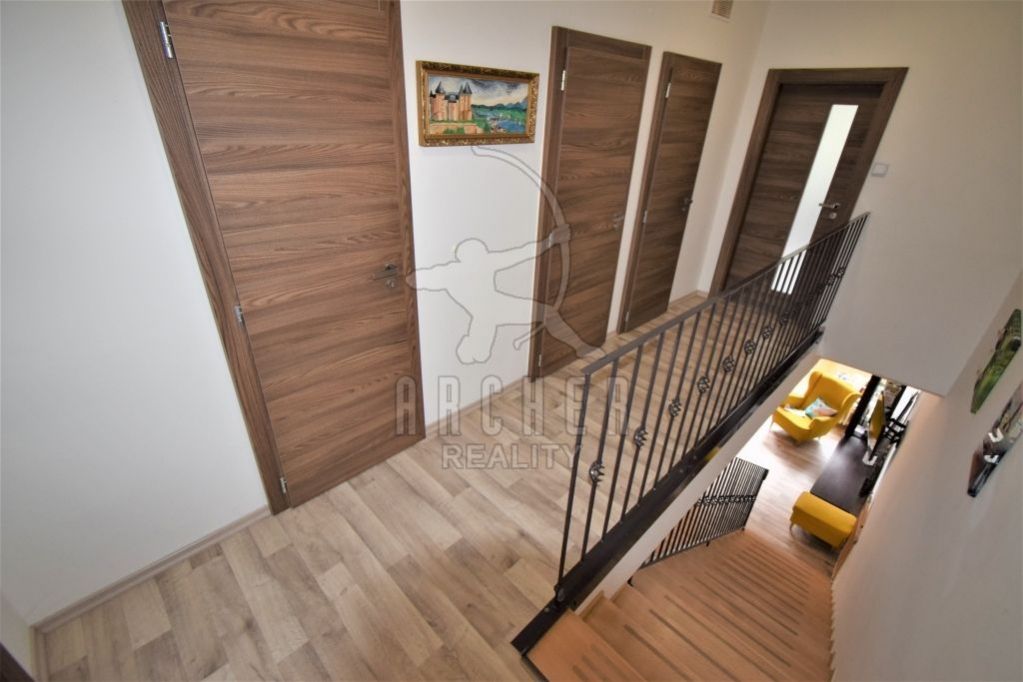 Výhradně - Prodej moderního mezonetového bytu 3+kk/B/S, OV, 102 m2, Praha 5 - Zbraslav, ul. Spojařů, obrázek č. 1