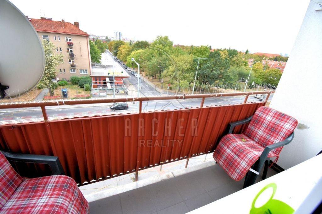 Prodej slunného bytu 3+1/lodžie/ sklep, 64m2, DV, Praha 10 - Strašnice, ul. Černokostelecká, obrázek č. 2