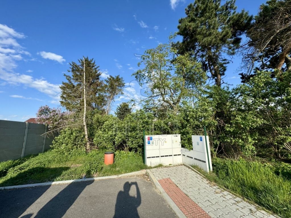 Prodej stavebního pozemku 858 m2 se st. povolením, komplet sítě, Kladno - Švermov, obrázek č. 2