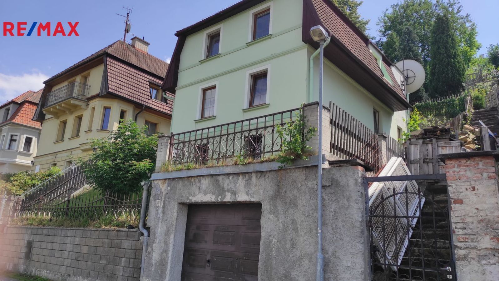 Pronájem třípodlažního domu + garáž v Karlových Varech, ul. Kvapilova-Drahovice, obrázek č.1