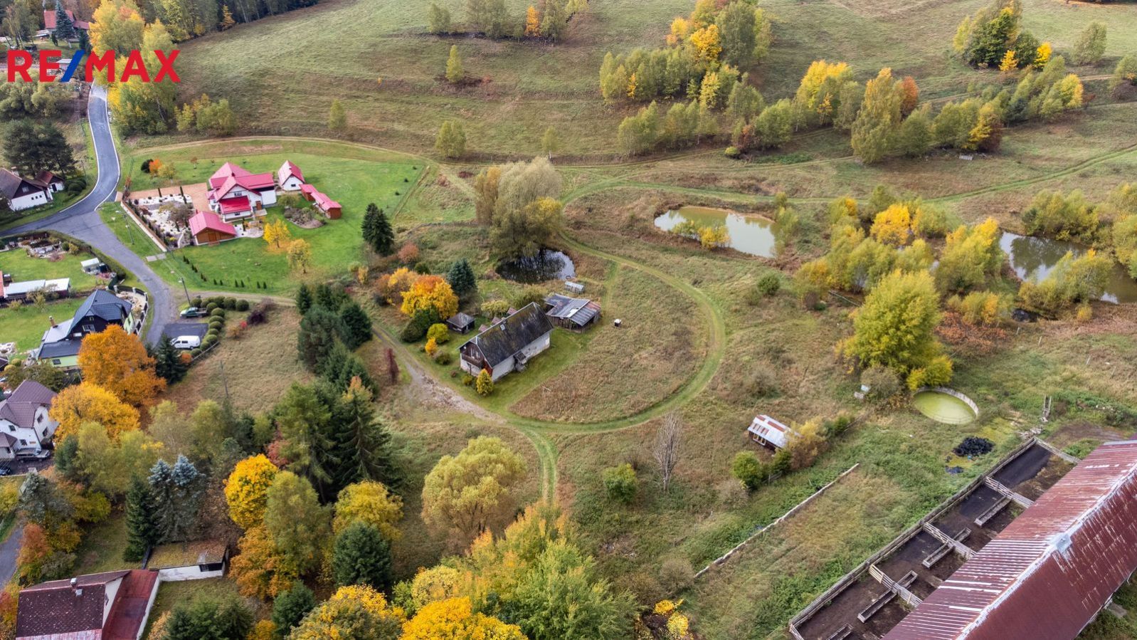 Stavební pozemek 2,8 ha s rodinným domem v obci Šindelová
