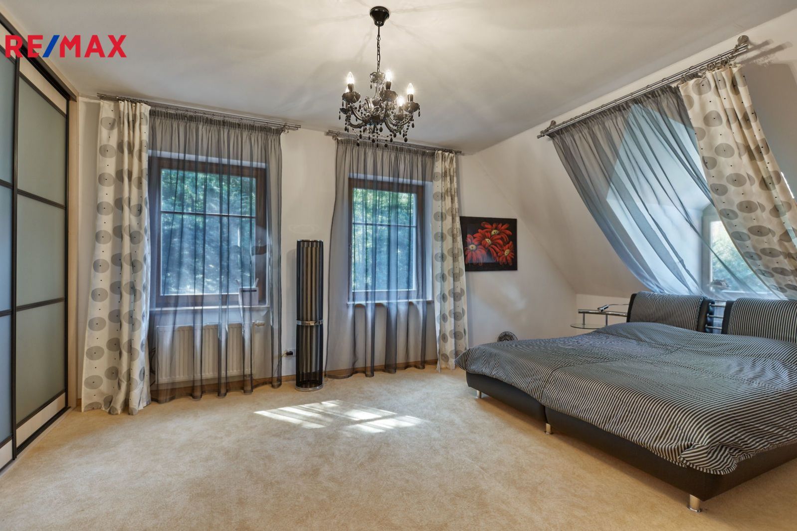 Prodej dvoupatrového domu o rozloze 157 m2. , ul. Slovenská / Karlovy Vary, obrázek č. 2
