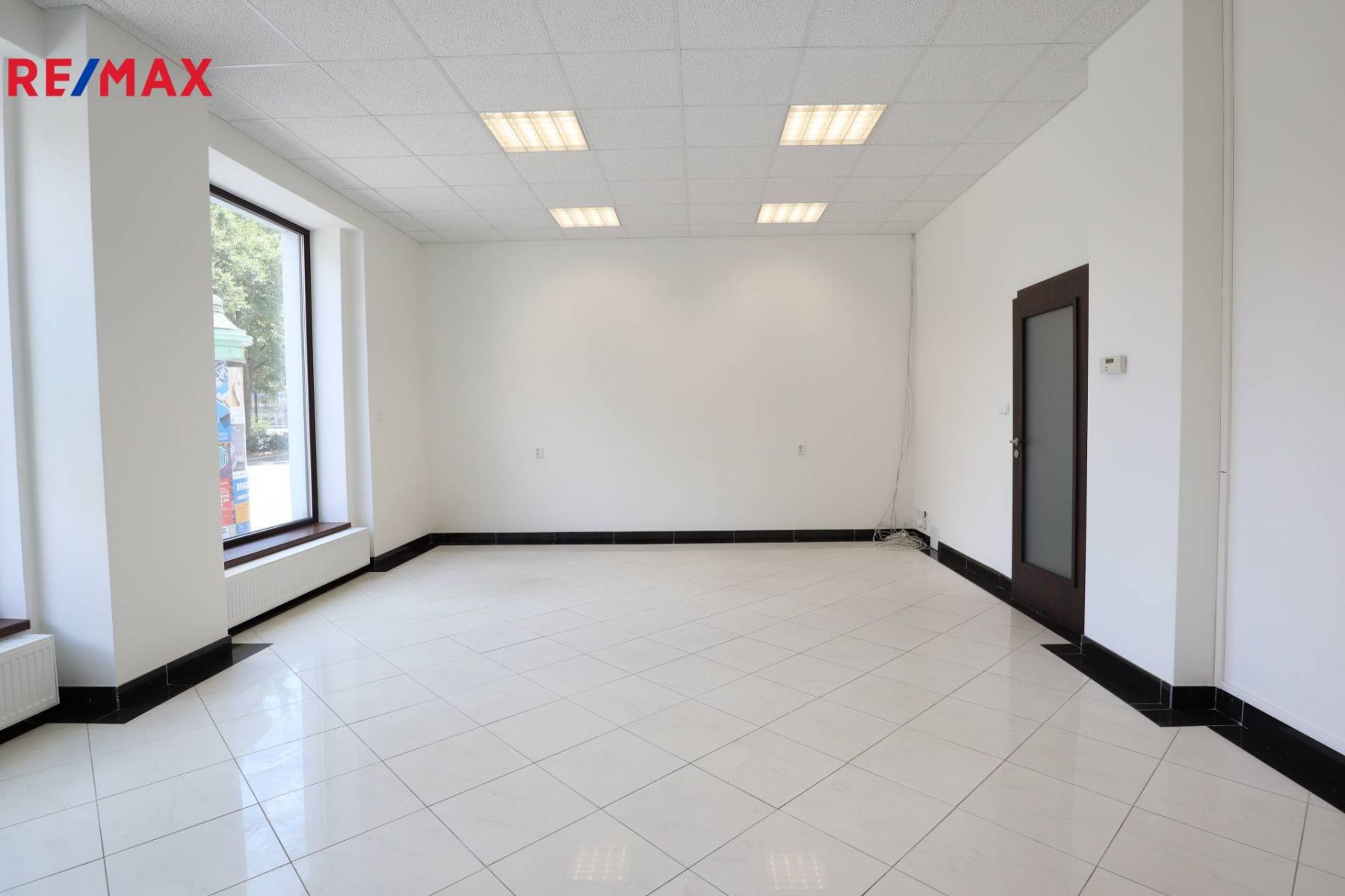Prodej komerčnícho prostoru, 55 m2, náměsti Dr.Horákové , Karlovy Vary, obrázek č. 2