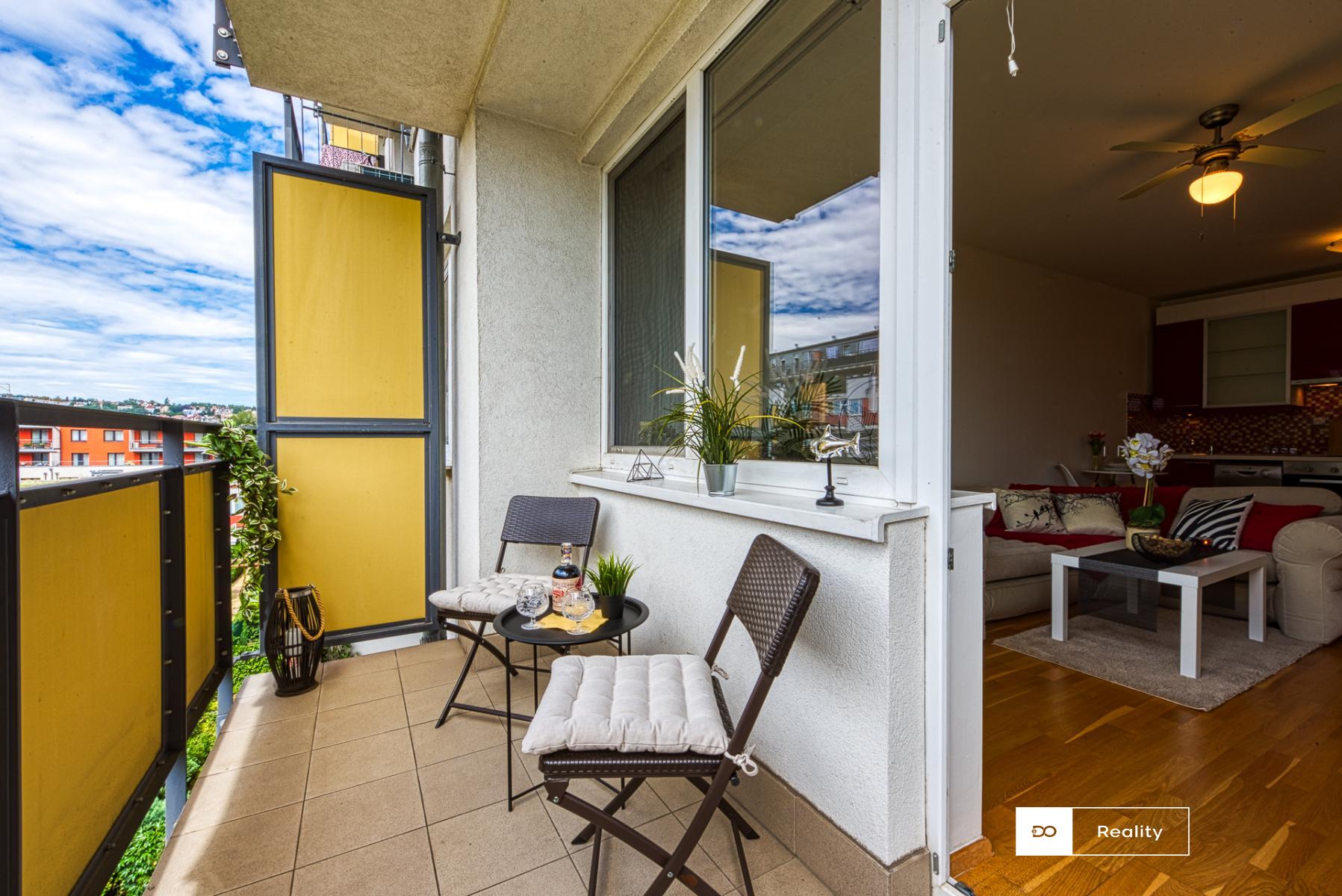 Prodej moderního bytu 2+kk s balkonem a garážovým stáním, obrázek č. 2