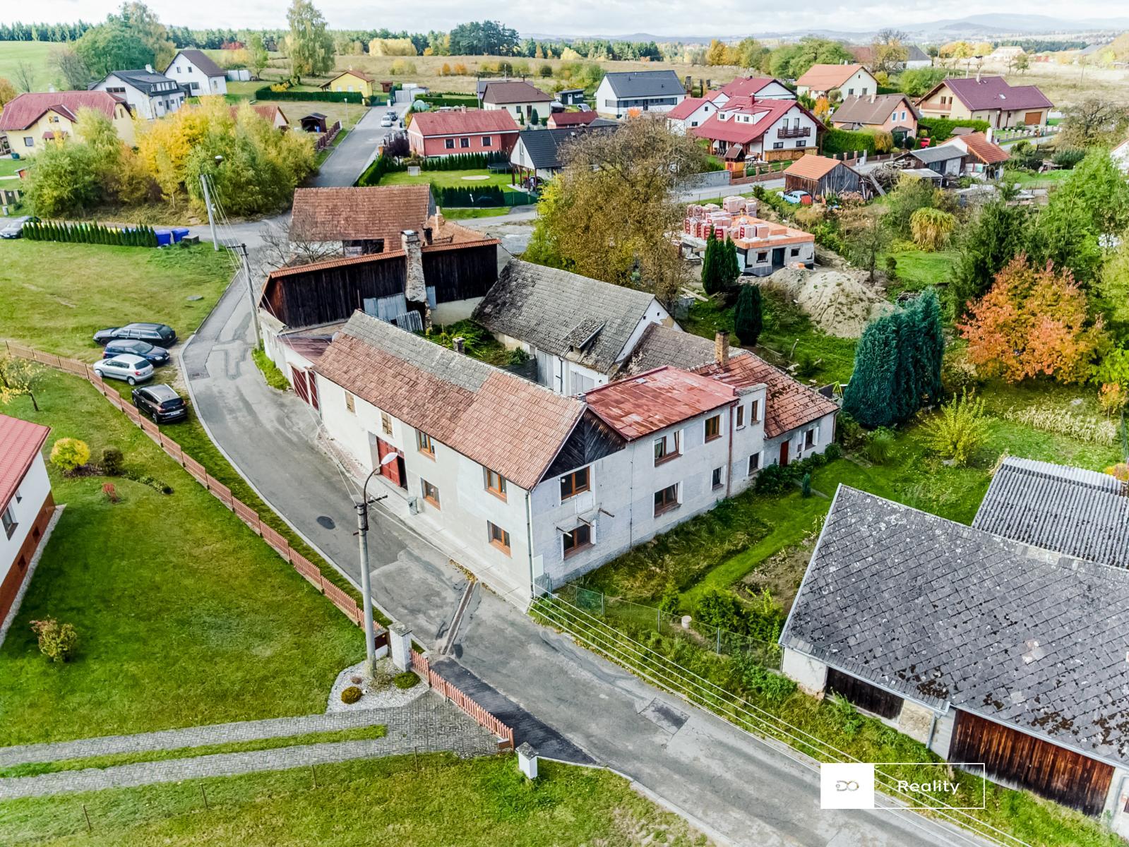 Dvougenerační rodinný dům se stodolou a třemi garážemi v klidné části Olešnice, obrázek č. 2