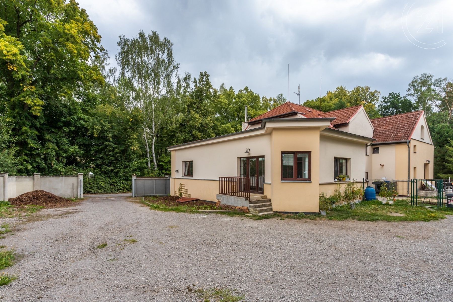 Prodej činžovního domu, 341m2 - Kamenné Žehrovice, obrázek č. 3