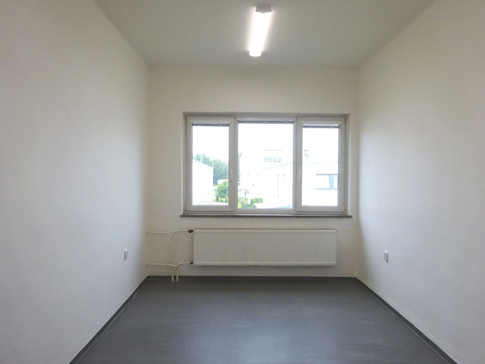 Pronájem kanceláře 23 m2 - Zlín - Prštné, obrázek č. 2
