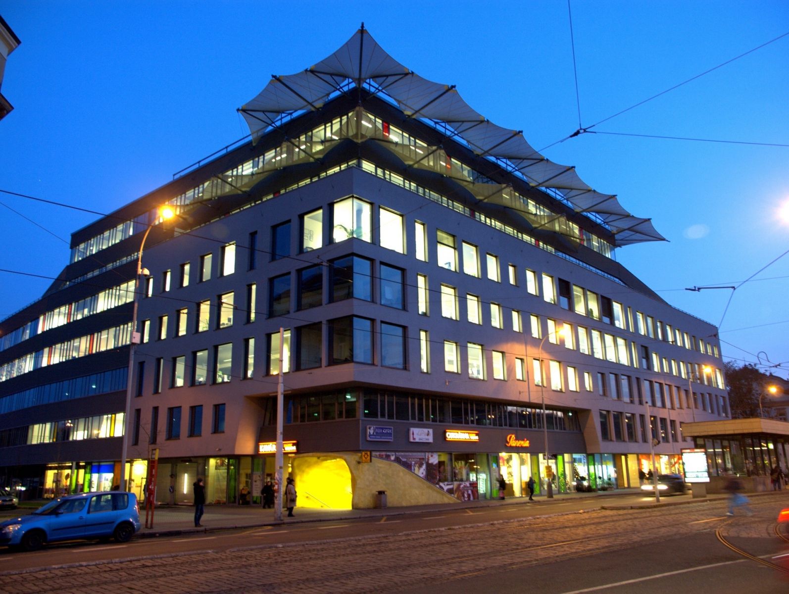 Pronájem kanceláří v moderní administrativní budově Factory Office na Smíchově, od 15.90 Eur/m2, obrázek č. 1