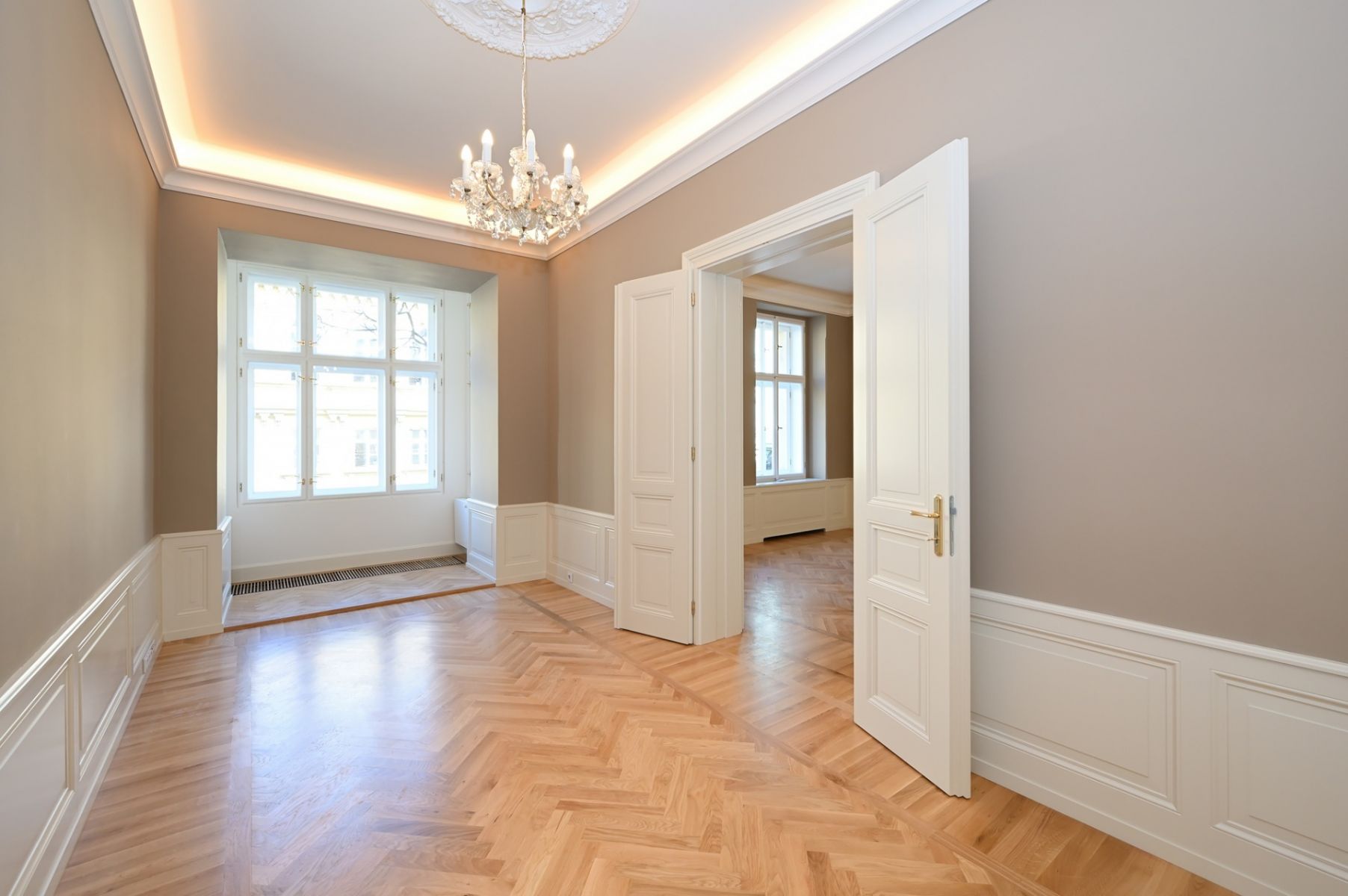 Prodej luxusně zrekonstruovaného bytu v centru Prahy 4+1 s dvou garáží a sklepním prostorem (180m2 u, obrázek č. 3
