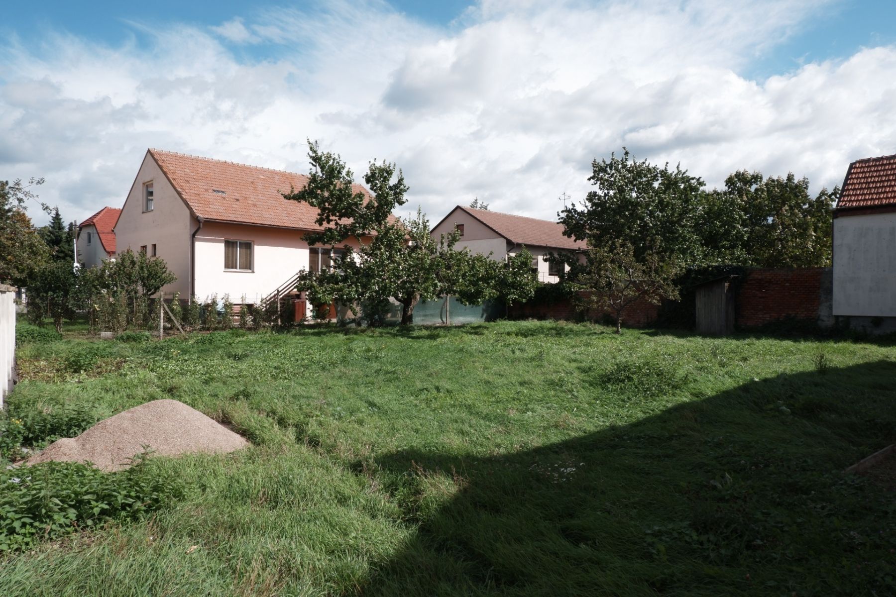 Prodej rodinného domu s garáží pro dvě auta a zahradou, Valtice, pozemek 716 m2, obrázek č. 2