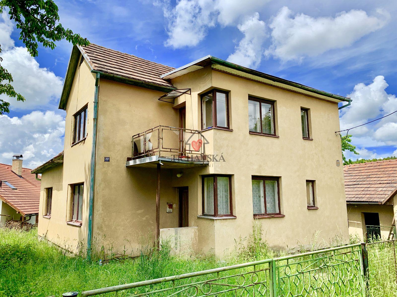 Prodej rodinného domu v obci Újezd, okres Zlín, CP 1207 m2
