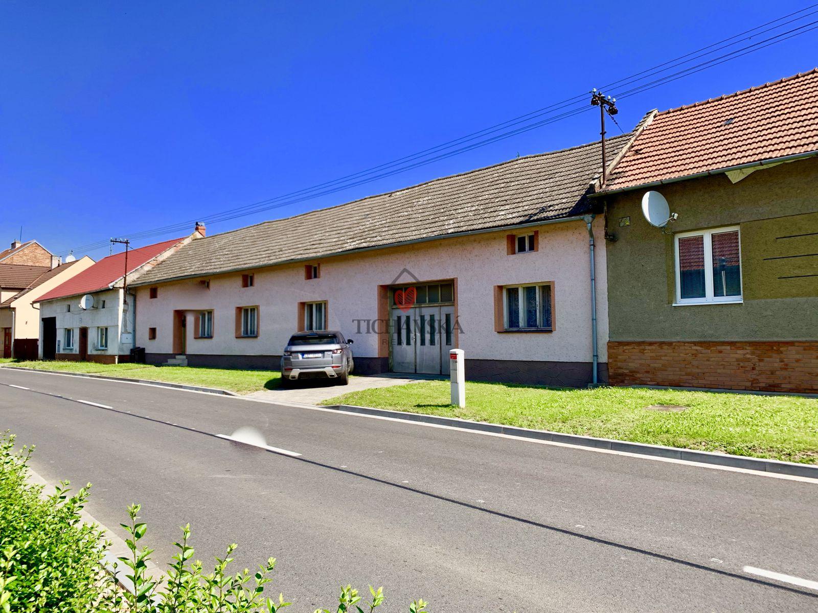 Rodinný dům v obci Sazovice, CP 1100 m2