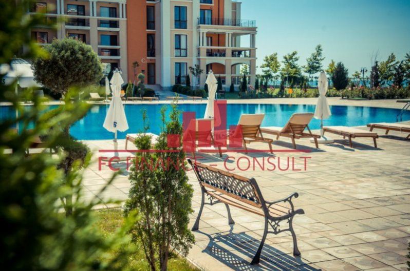 Luxusní apartmán 3+kk na pláži s výhledem na moře a bazén, na splátky, Sveti Vlas, Bulharsko
