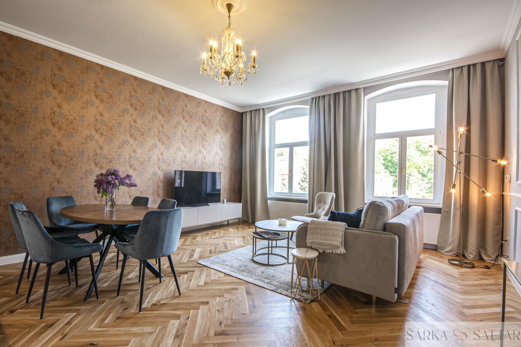 Prodej zrekonstruovaného luxusního bytu 4+kk 118m2  v srdci Karlových Varů, ulice Zahradní , obrázek č. 1