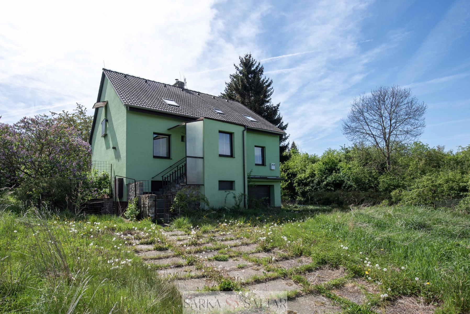 Prodej domu 205m2 s pozemkem 1482m2 a s výhledem na rybník Rohožník Praha 10 Dubeč, obrázek č. 1