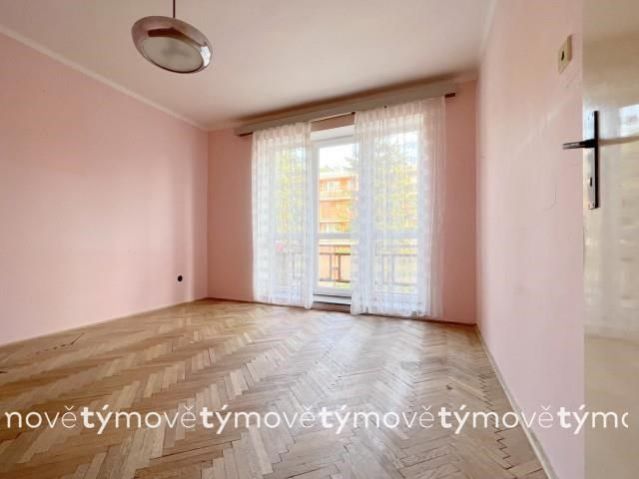 Prodej bytu 2+1 v původním stavu s balkonem, Pardubice, Bílé Předměstí