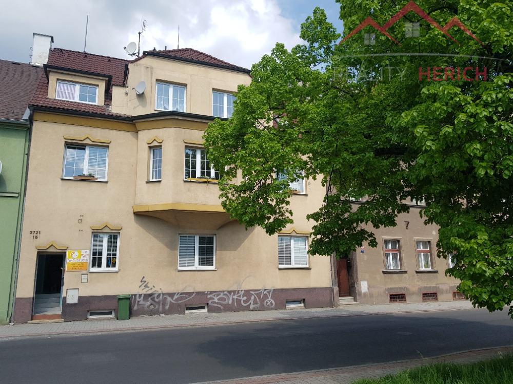 Pronájem bytu 2+KK v rodinném domě u centra Chomutova, 70 m2, ulice Moravská, rekonstrukce, Chomutov