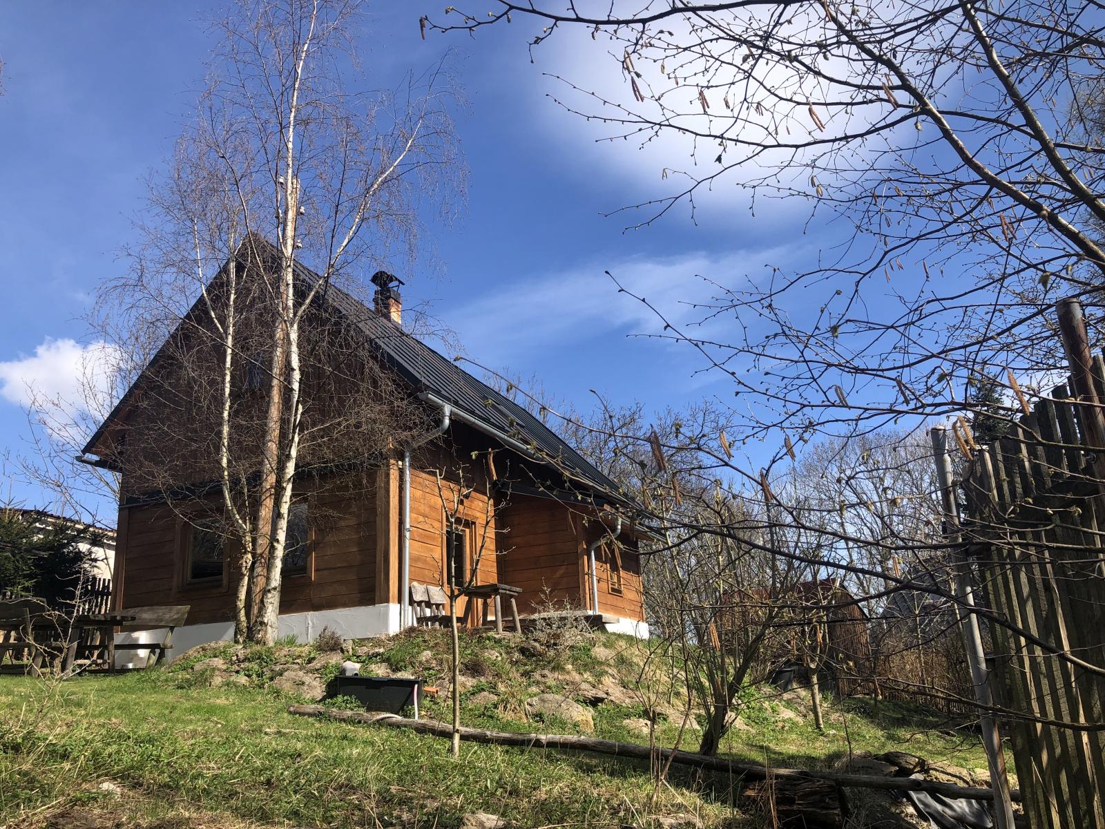 Nízkonákladový dům 112 m2 se zahradou v Krušných horách v malebné vesnici Květnov, obrázek č. 1