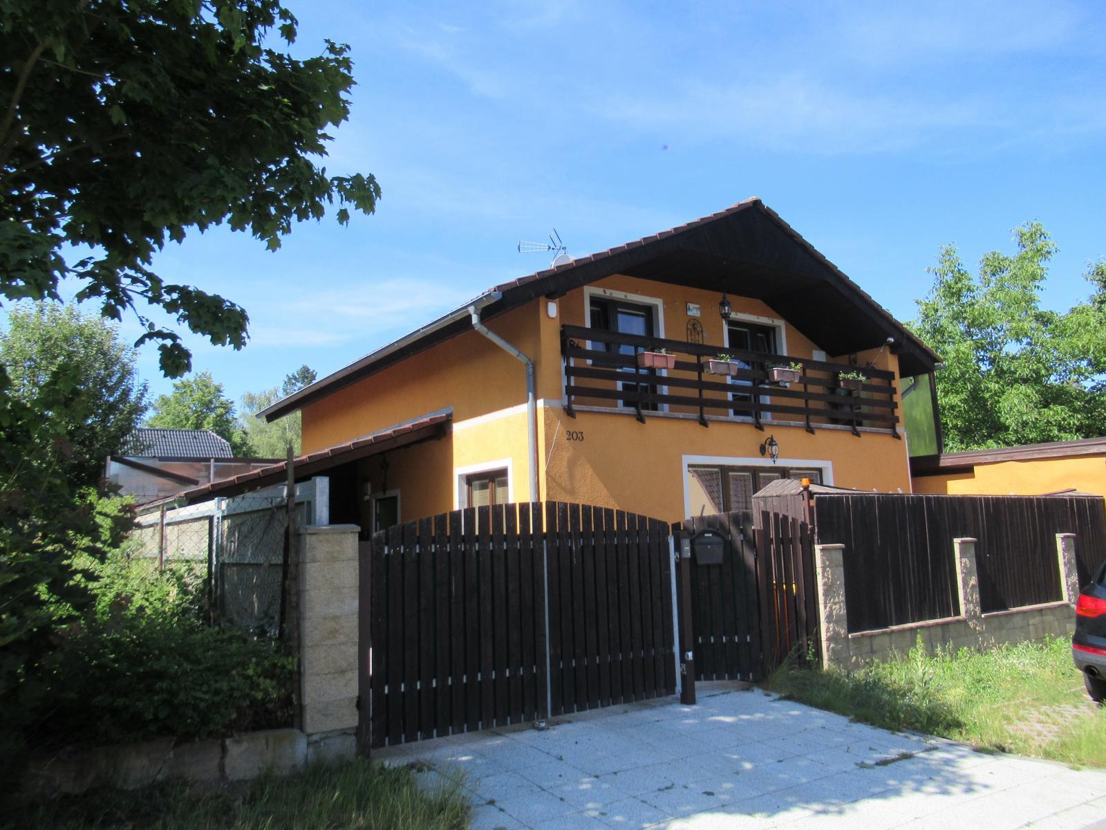 Exklusivní prodej rodinného domu, Louňovice, ul. Kamenická, okr. Praha-východ