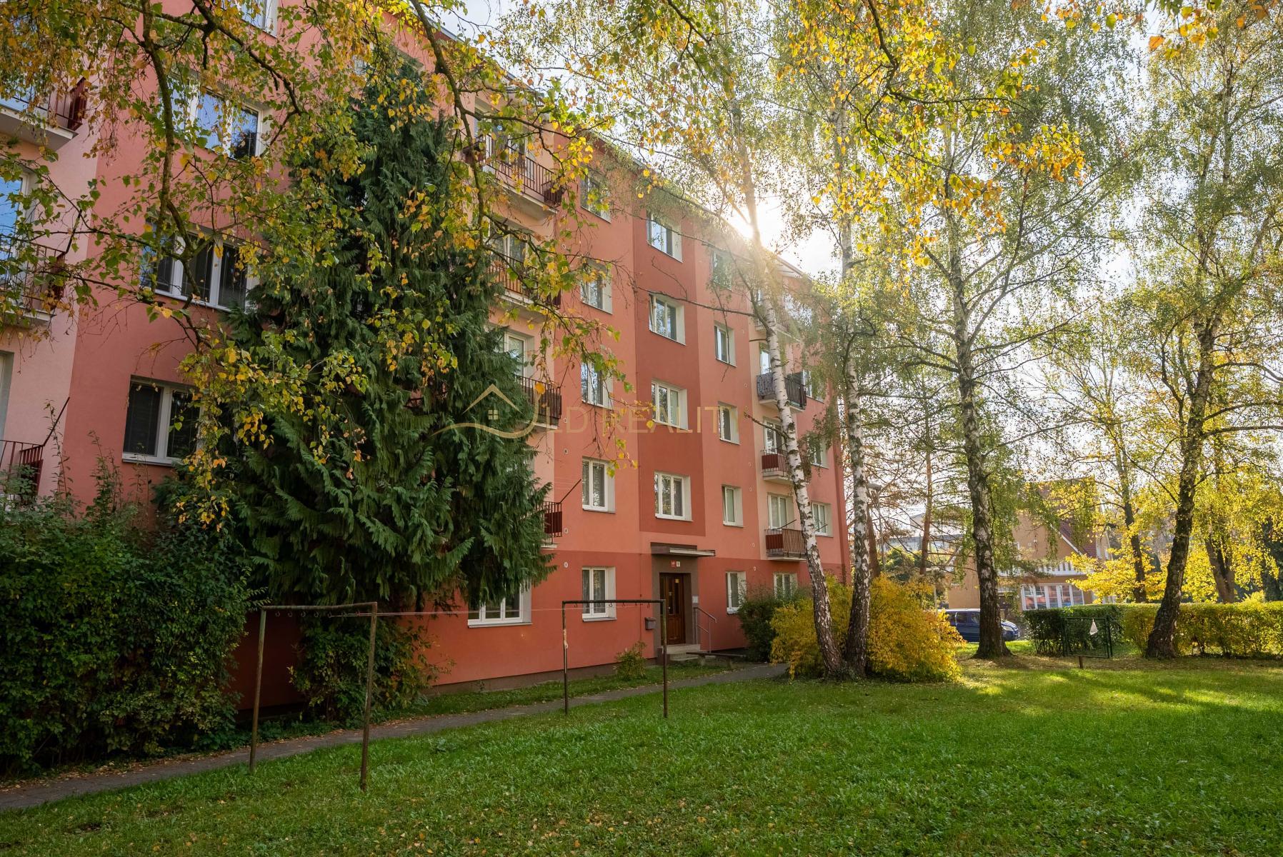 Prodej bytu 2+1 s balkonem a sklepem na ulici Dělnická