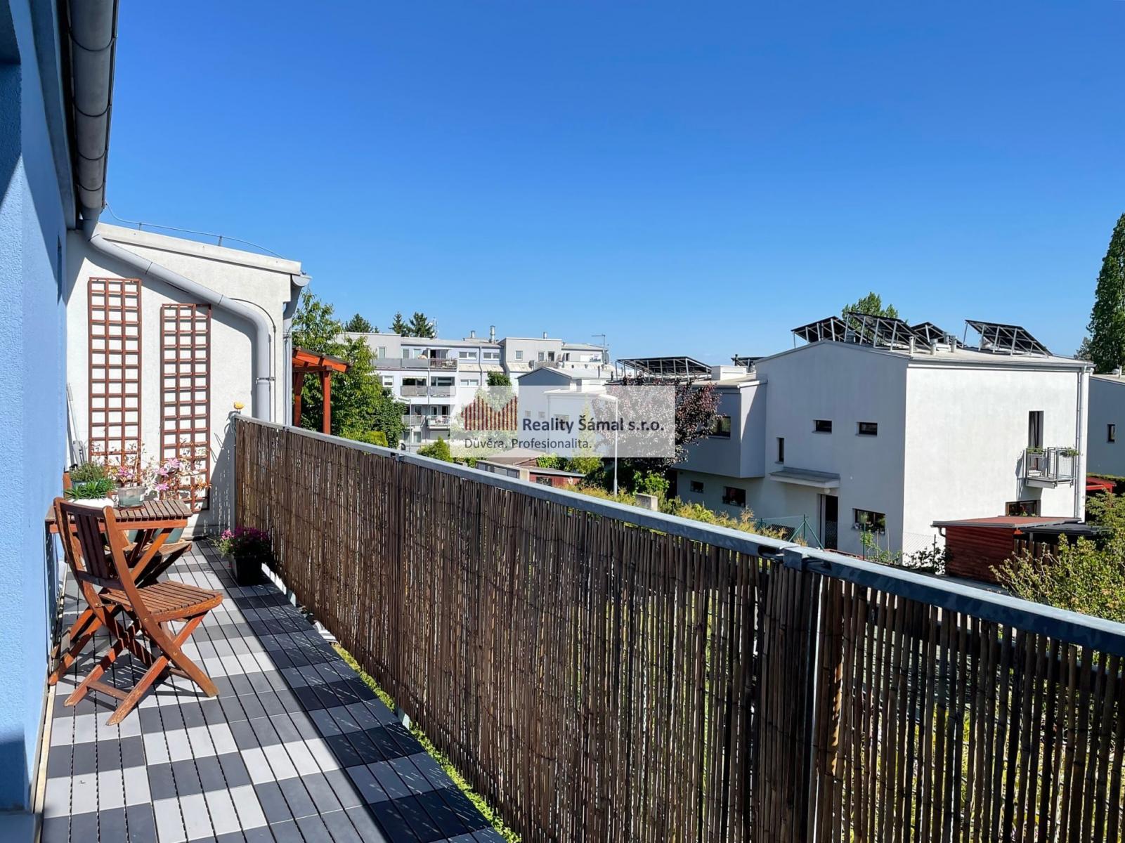Krásný designový byt 3+kk s balkonem, předzahrádkou a parkovacím stáním, obrázek č. 3