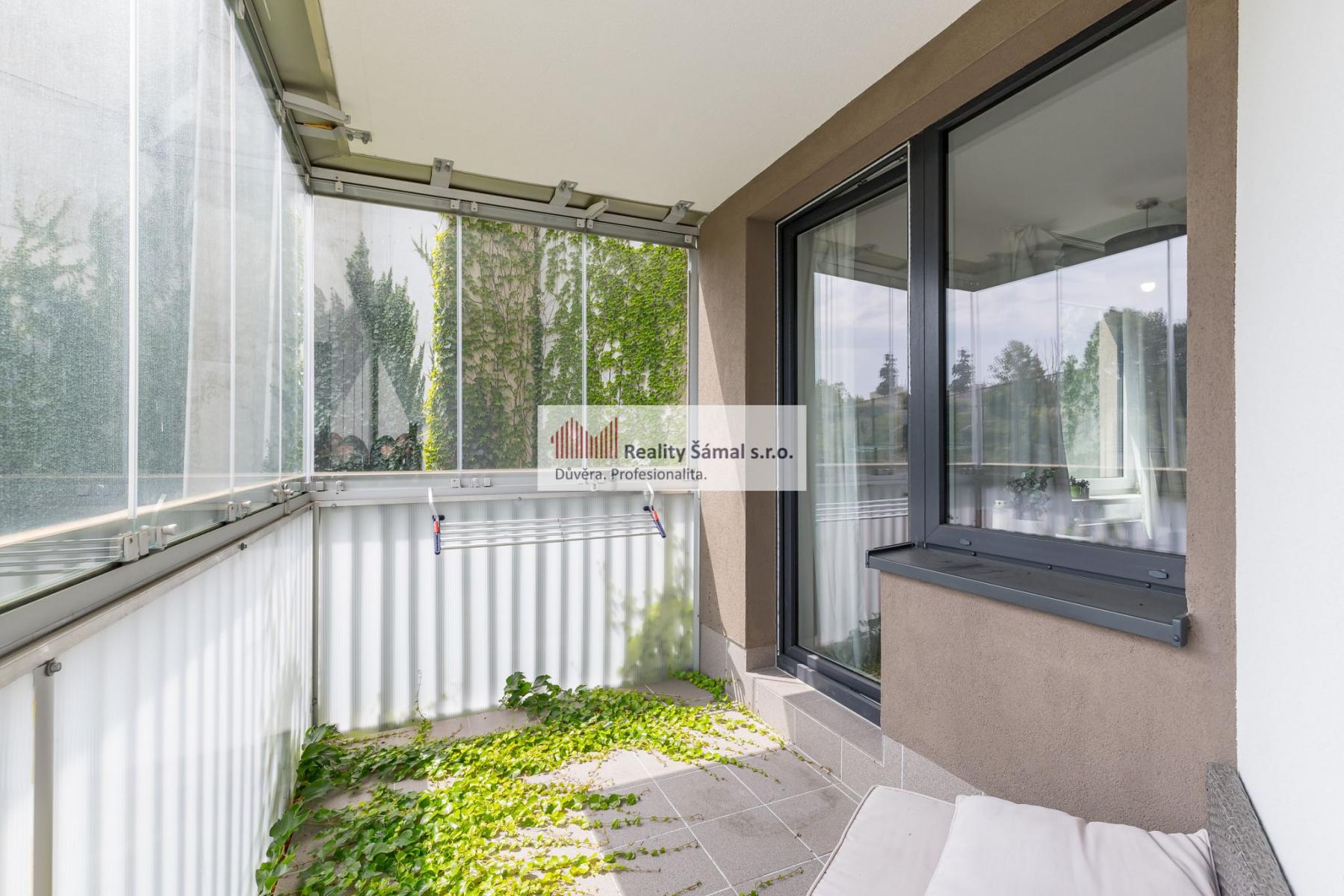 Prostorný a světlý byt 2+kk s balkónem a lodžií v novostavbě z roku 2016, obrázek č. 2