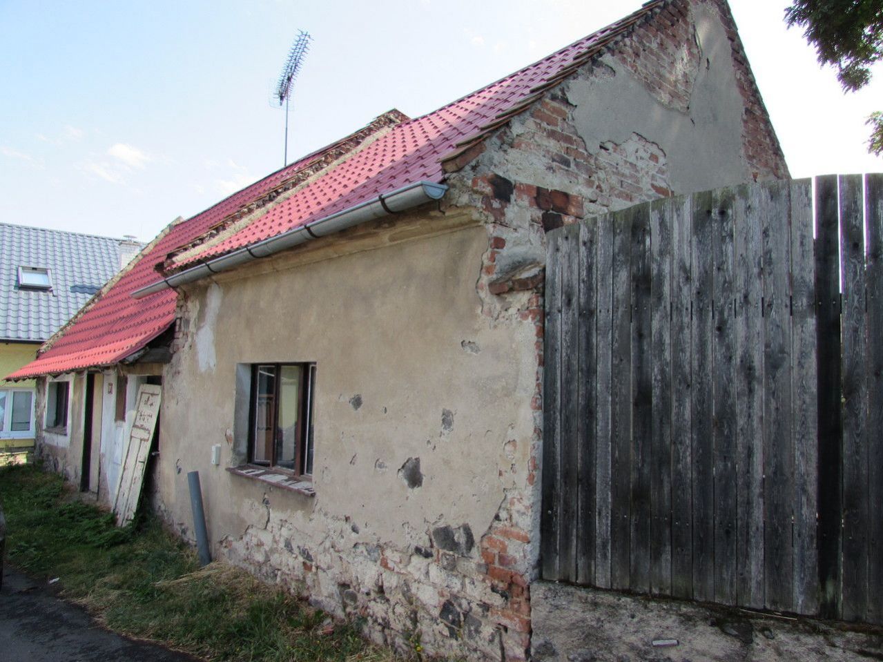 Pozemek s rodinným domem v obci Vtelno, okr. Most, obrázek č. 1