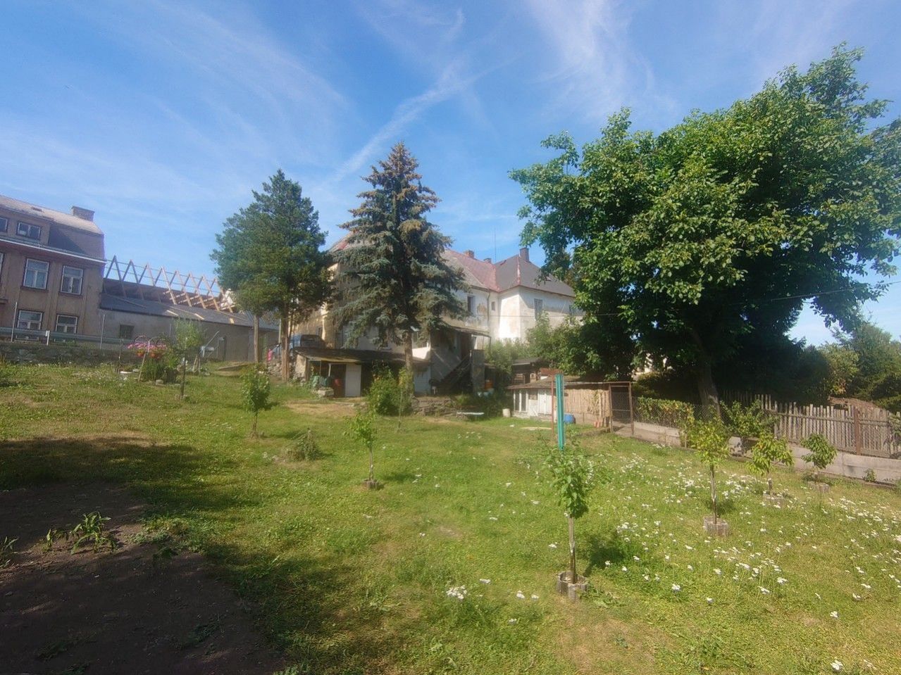 Rodinný dům s garáží a zahradou v obci Verneřice, okr. Děčín., obrázek č. 1
