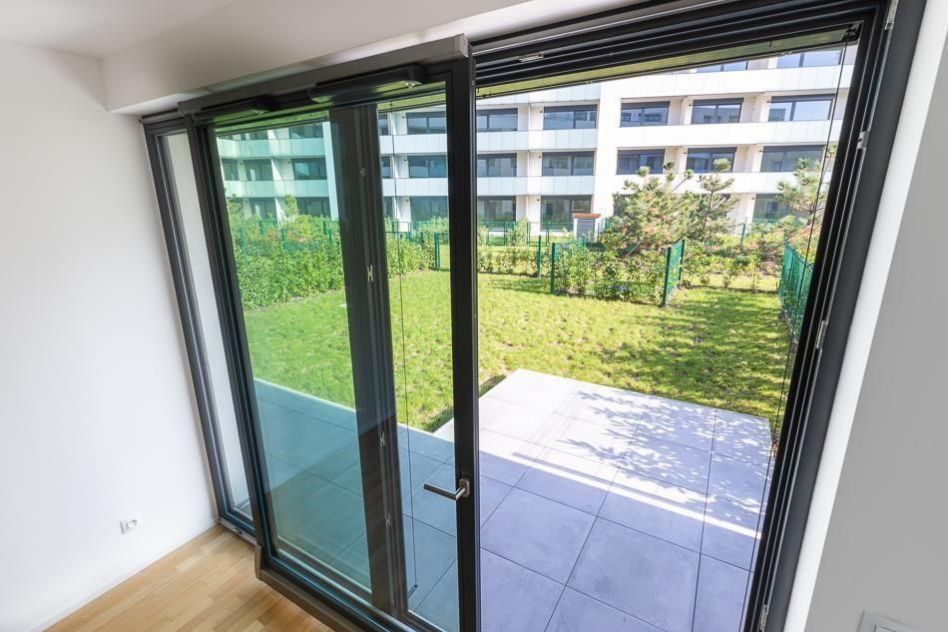 Prodej částečně zařízeného nového bytu 3+kk se zahradou v centru Prahy - Seifertova Praha 3, obrázek č. 2