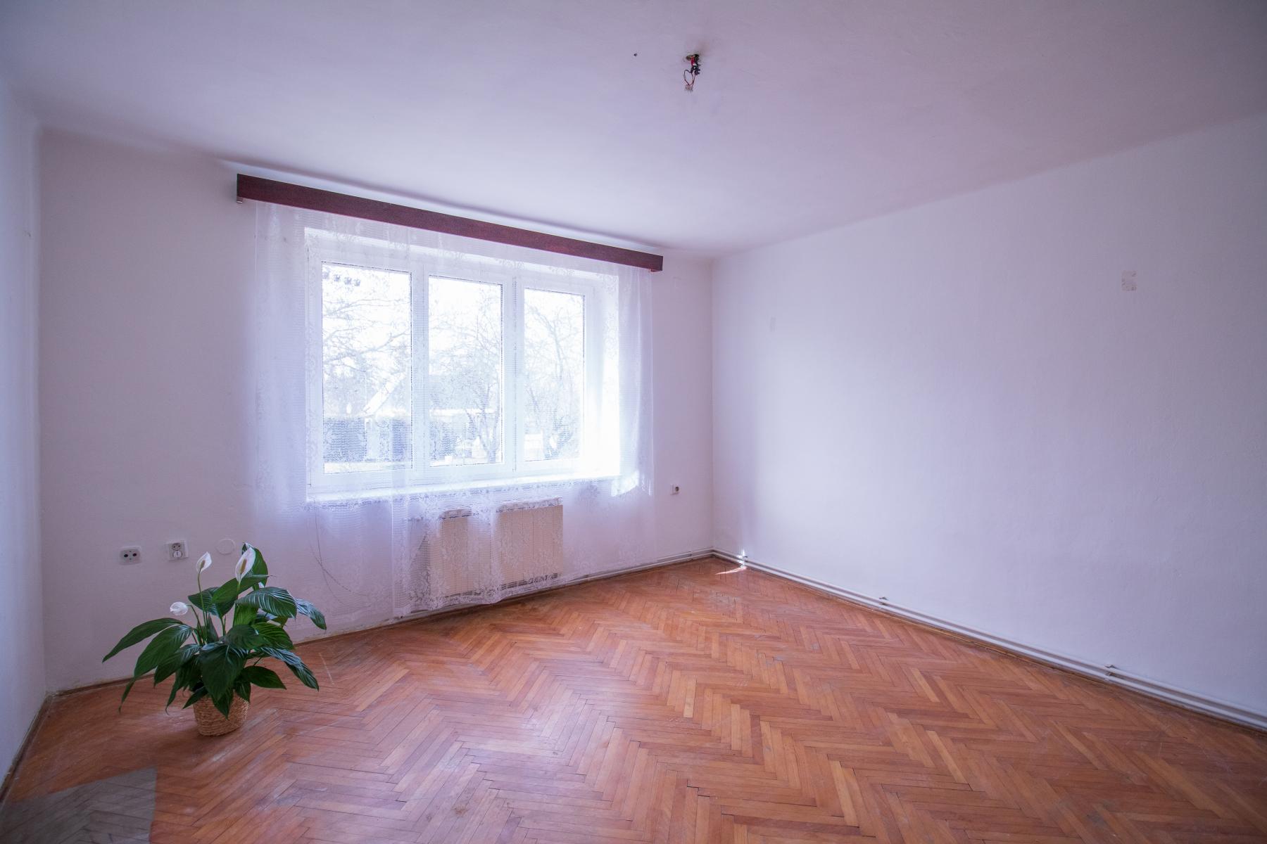 Prodej bytu 2+1 s garáží a zahradou, 55 m2, Nádražní ul., Lázně Kynžvart, obrázek č. 2