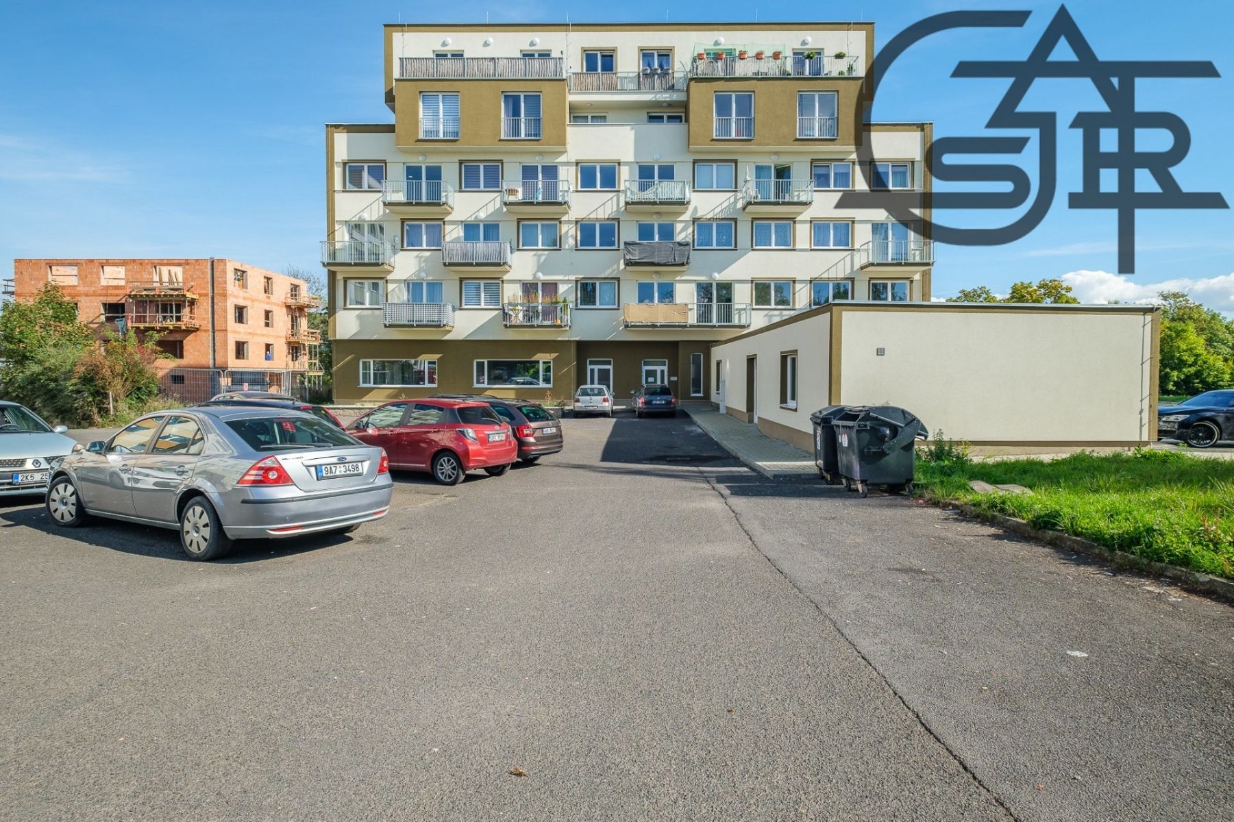 Prodej hezkého a světlého bytu 3+kk o velikosti 99 m2 se 3 balkony - Dubová, Karlovy Vary - Bohatice, obrázek č. 3