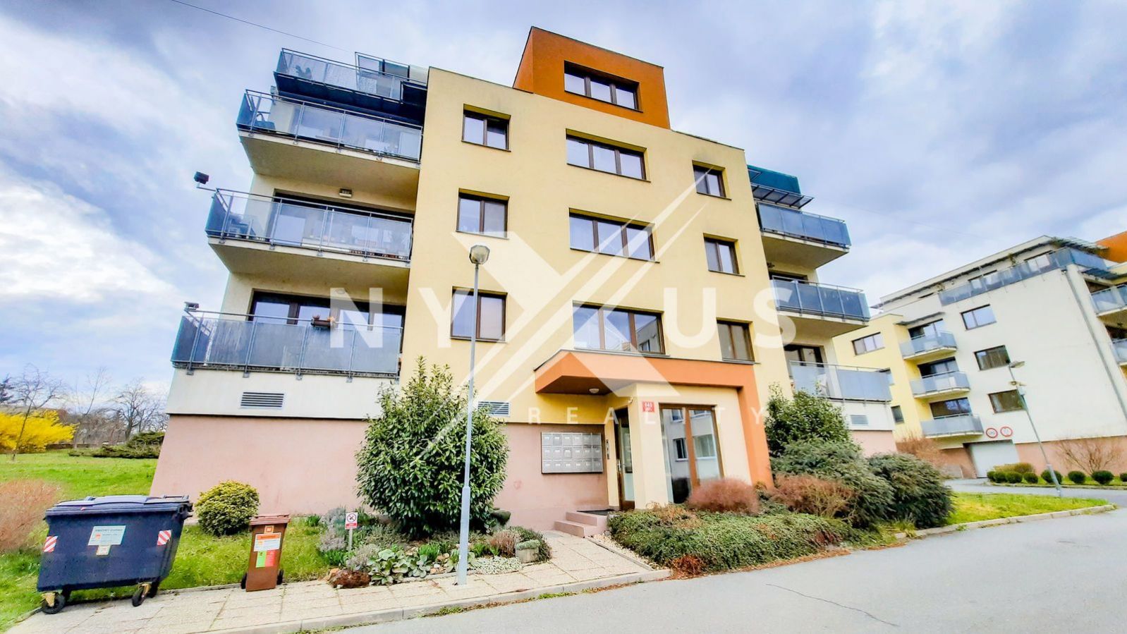 Prodej bytu 3+kk - 85 m2 se dvěma balkony a garážovým stáním, Nad mlýnským potokem, Praha 10 - Dubeč, obrázek č. 3